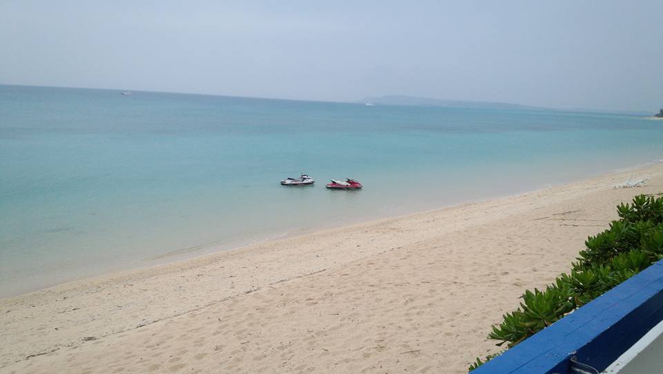 津堅島ビーチを楽しんで